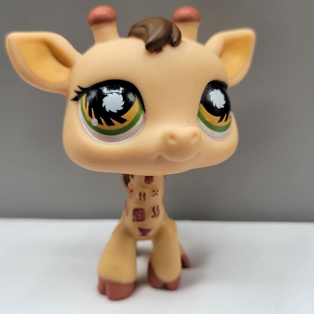 Littlest Pet Shop LPS #902 Giraffe Animal Figurine Hasbro Toy With Green Eyes